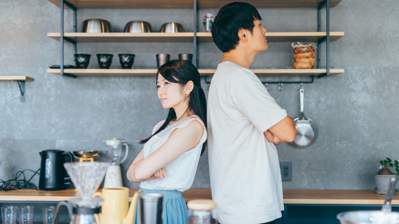 ケンカする男女
