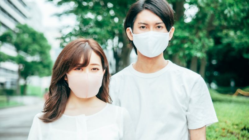 風邪をひいたカップル