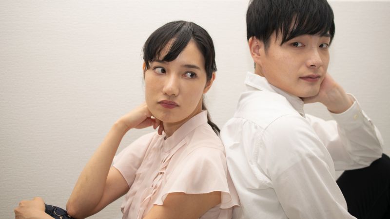 イライラする男女